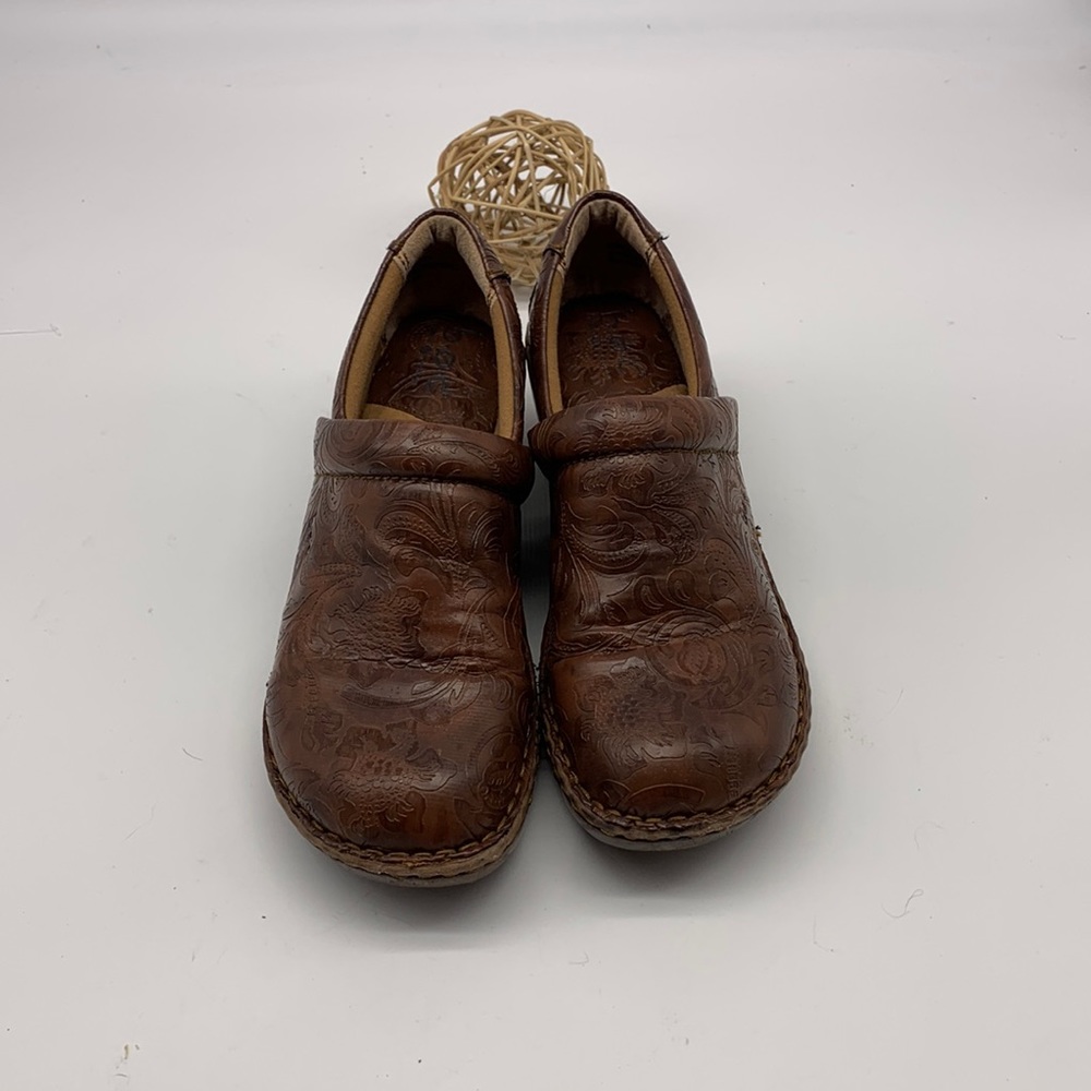 b o c   Born Woman's Brown Leather Clog in Floral Pattern size 8.5